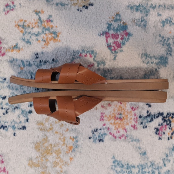 Universal Thread Sandals - Picture 2 of 3